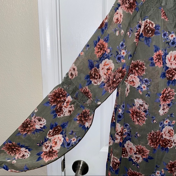 Torrid Green Floral Long Sleeve Blouse Size 2 - Picture 3 of 4